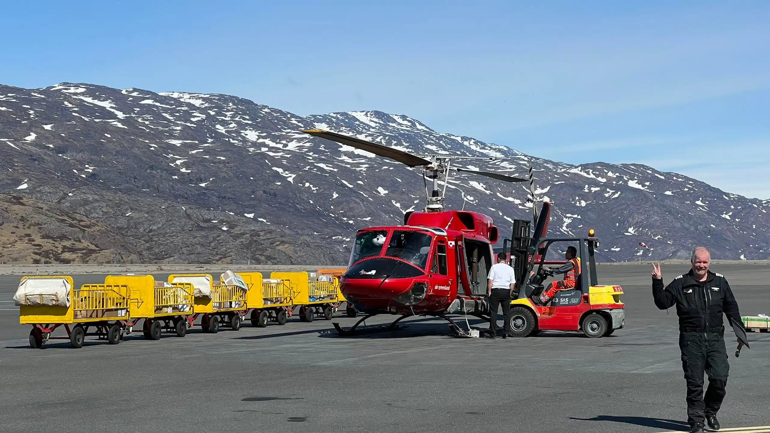 Fragtflyvning i Sydgrønland mens vi venter på bedre vejr mod Nuuk. Foto: Tove Rethmar