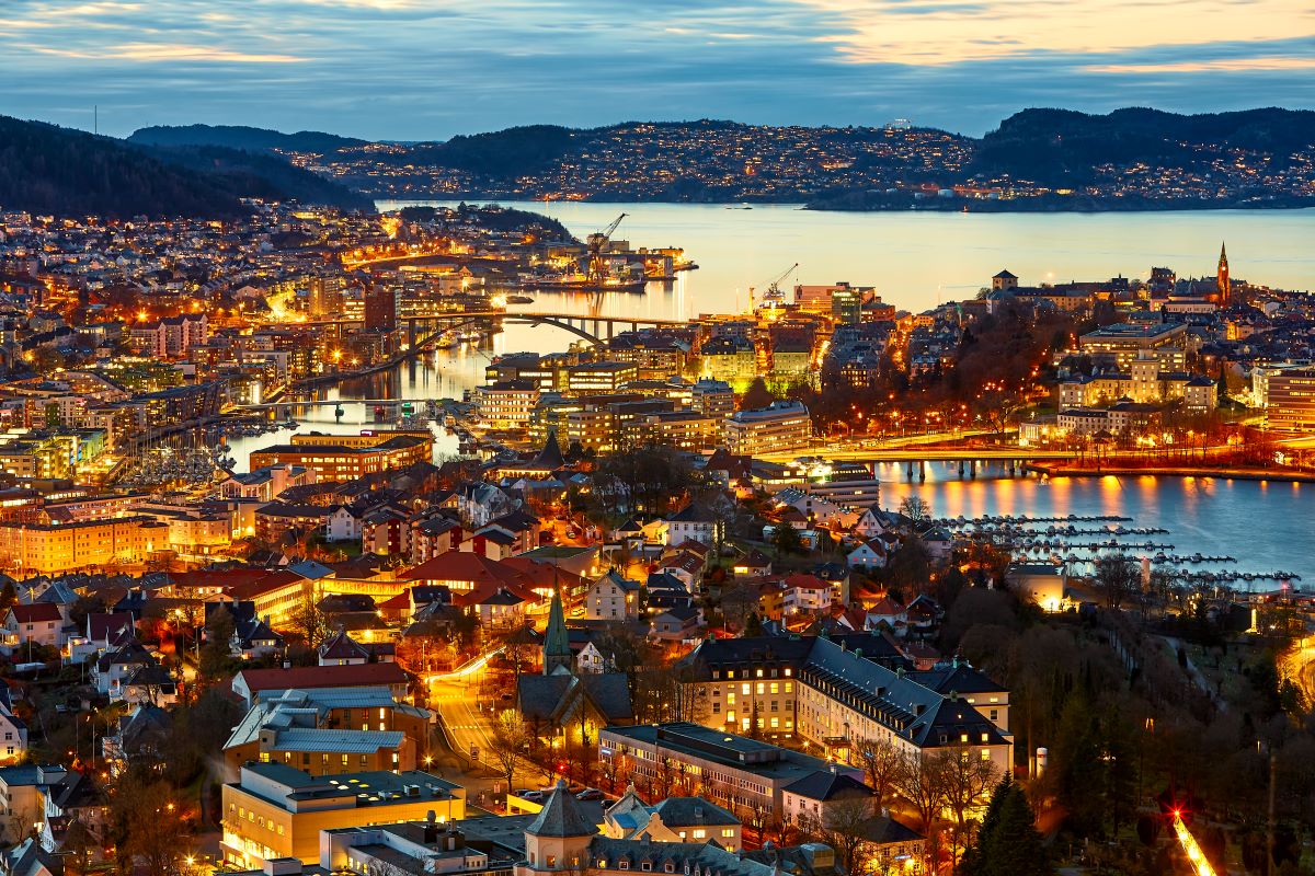 Bergen City At Dusk 2023 11 27 04 53 30 Utcdibrova