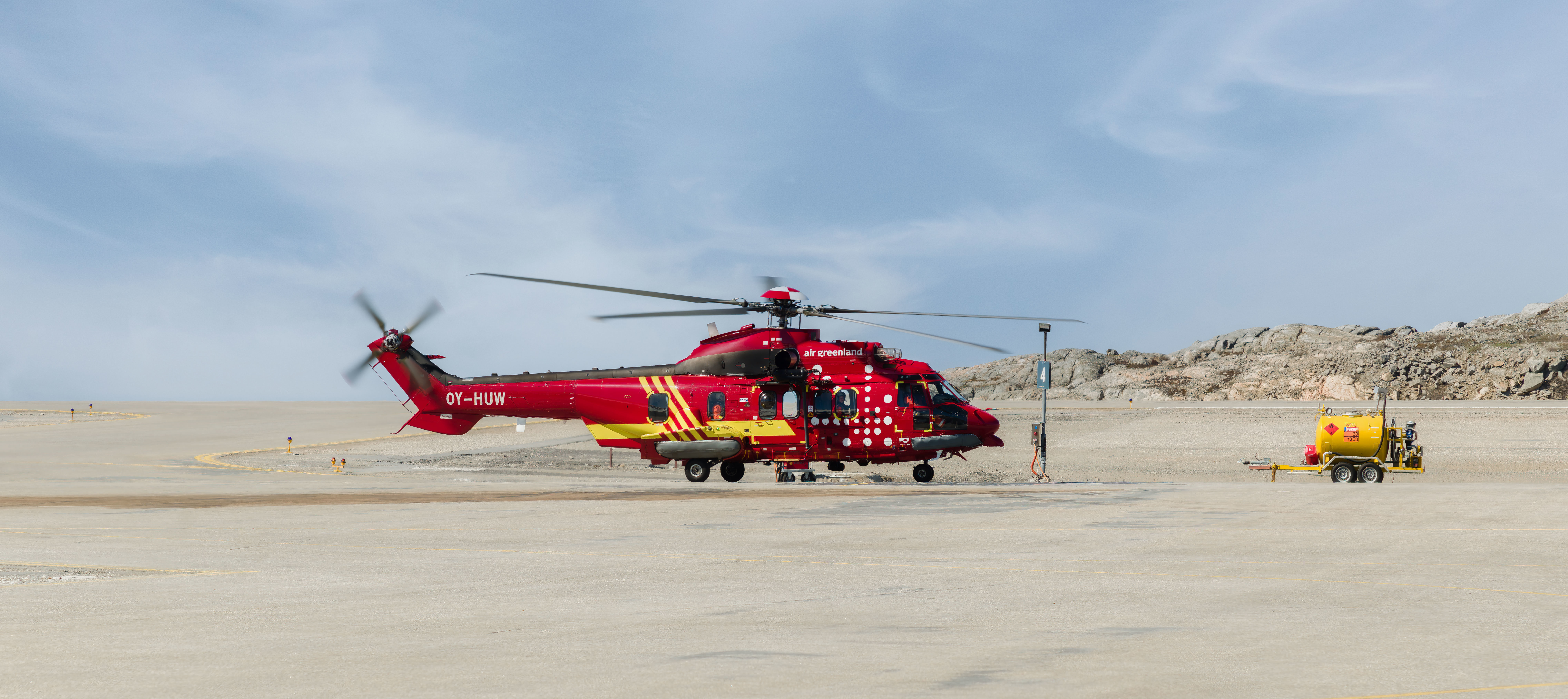 Air Greenlands redningshelikopter bruges også i andre nødstilfælde såsom ambulanceflyvning eller i charteropgaver.