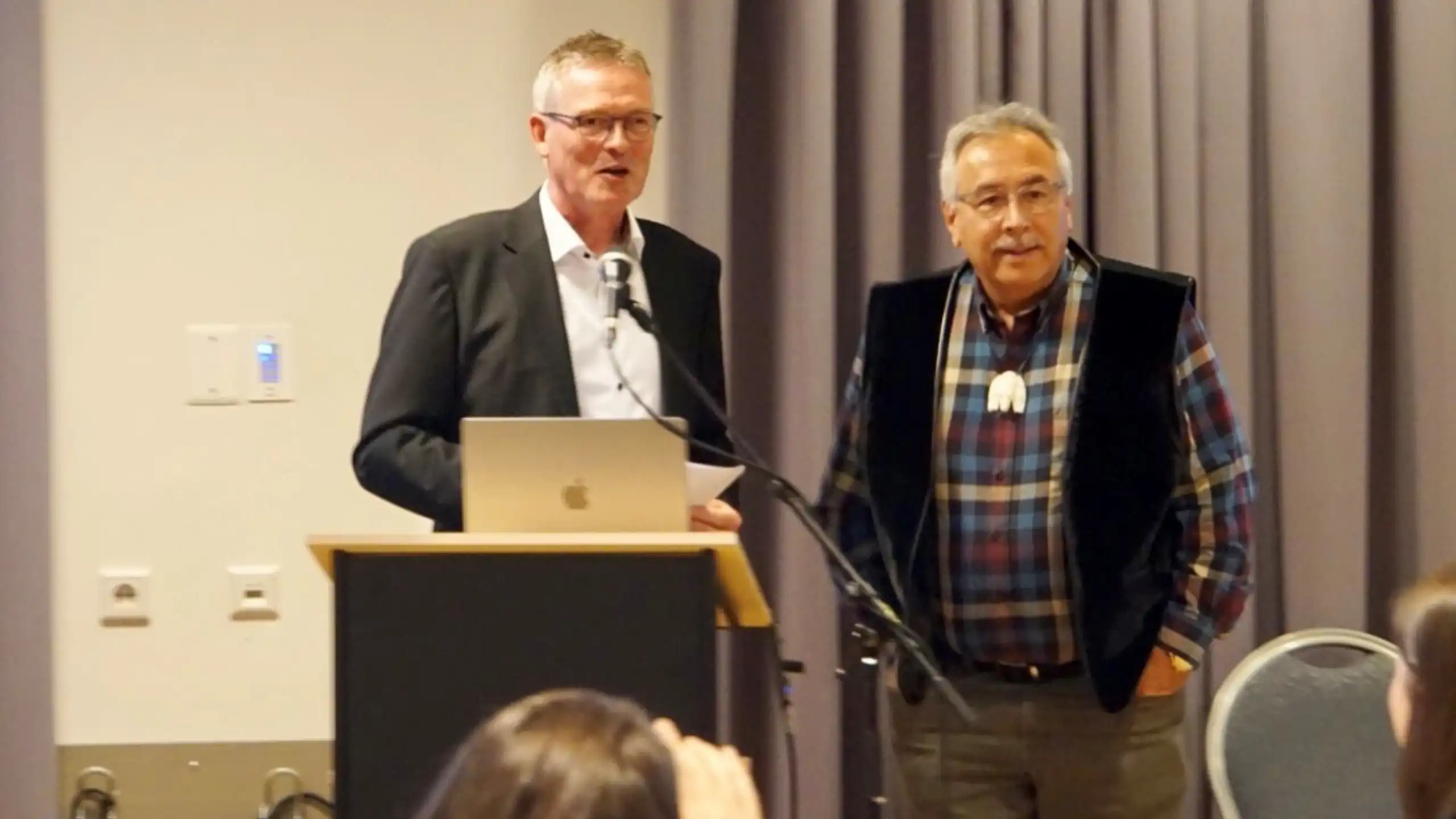 Henrik Søe presents the new timetable for West North 2024. Here he is with Johnny Adams, Chairman of the Board of Canadian North