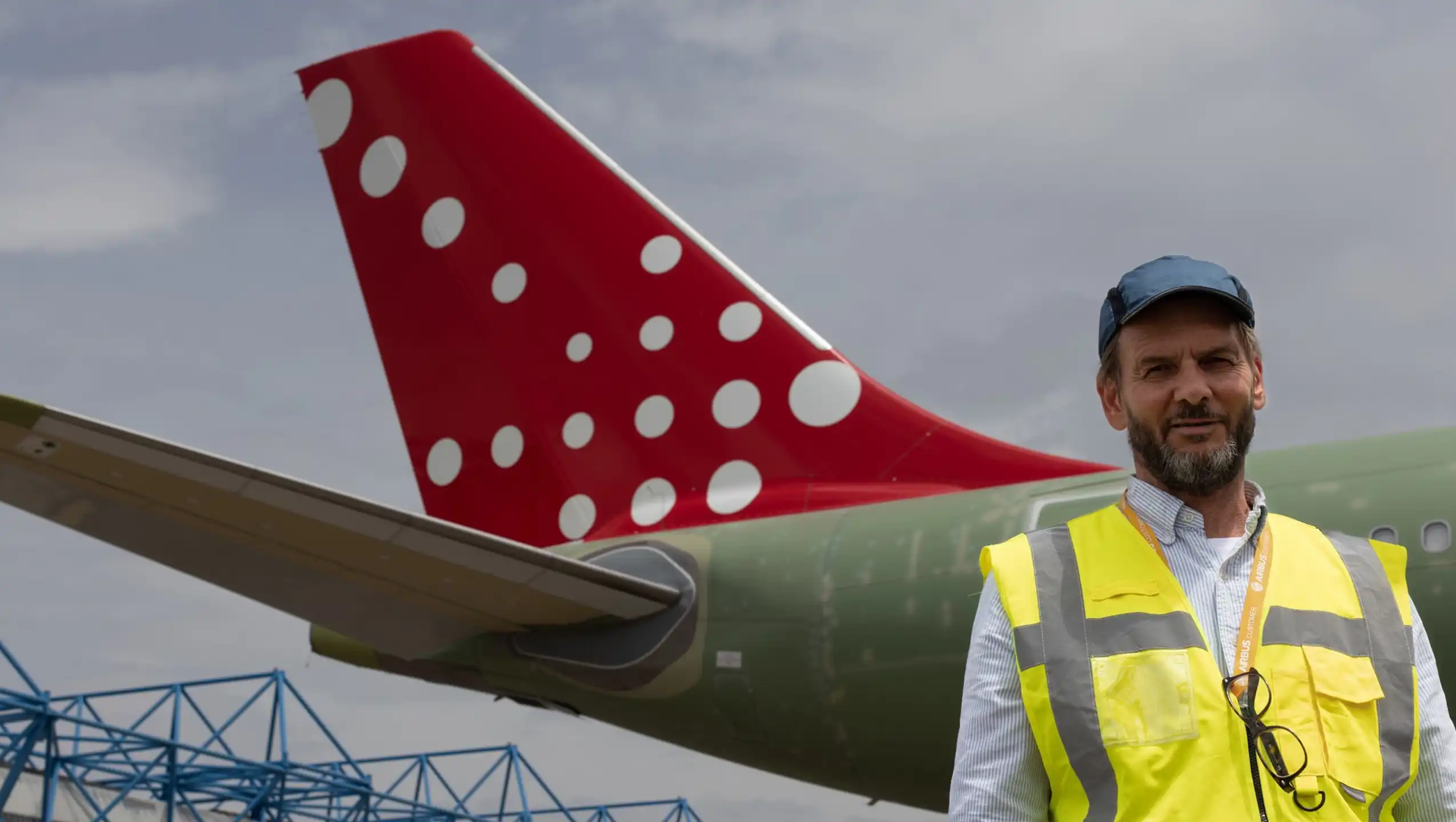 Air Greenland's chief technical officer for the Atlantic, Henrik Keil, has been in charge of Norsaq since it first flew with passengers on 11 November 2002. Here he stands with its successor, Tuukkaq, as it was painted in Air Greenland's red livery