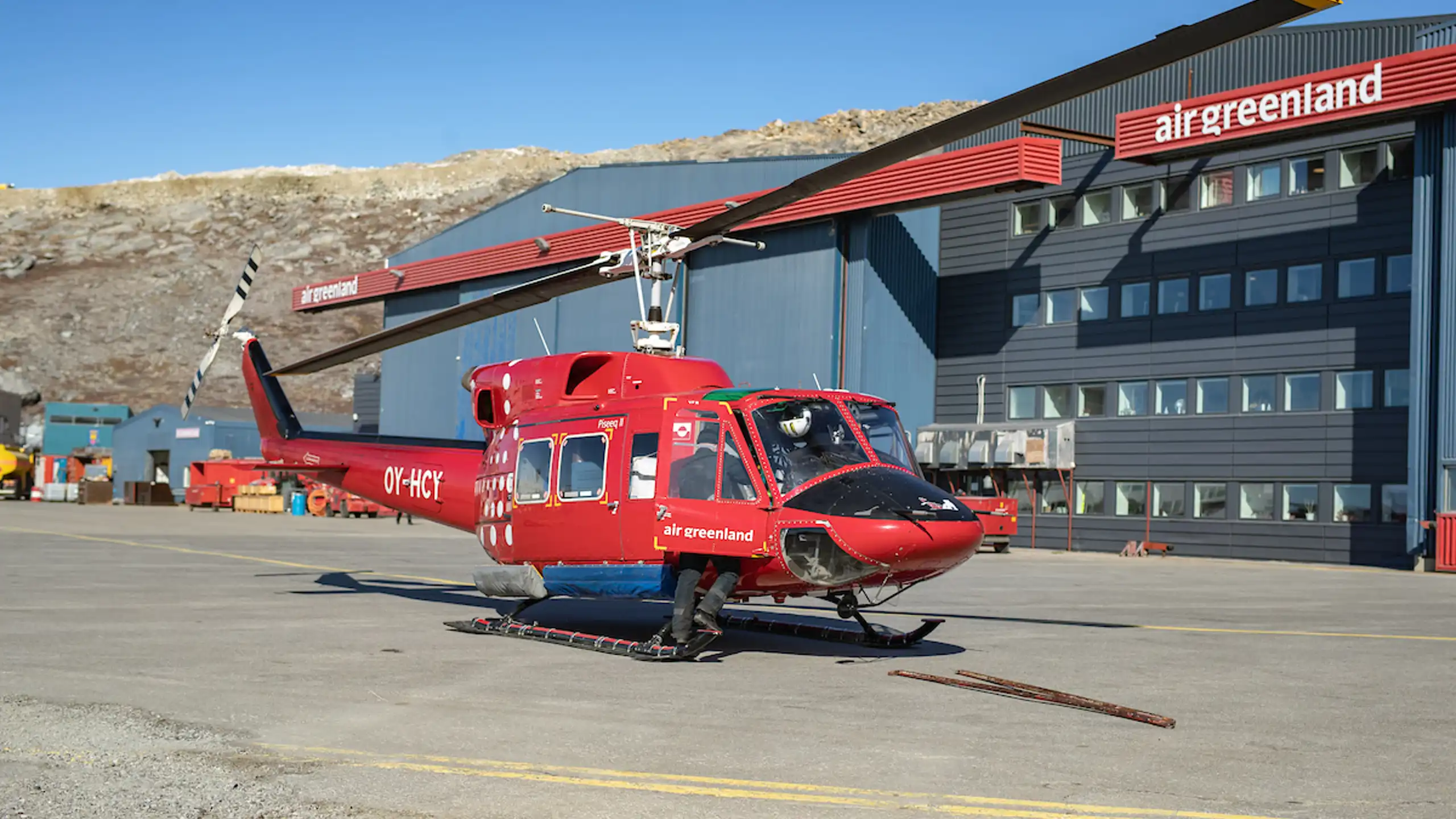 På forpladsen uden for hovedkontoret i Nuuk. Foto: Abel Berthelsen