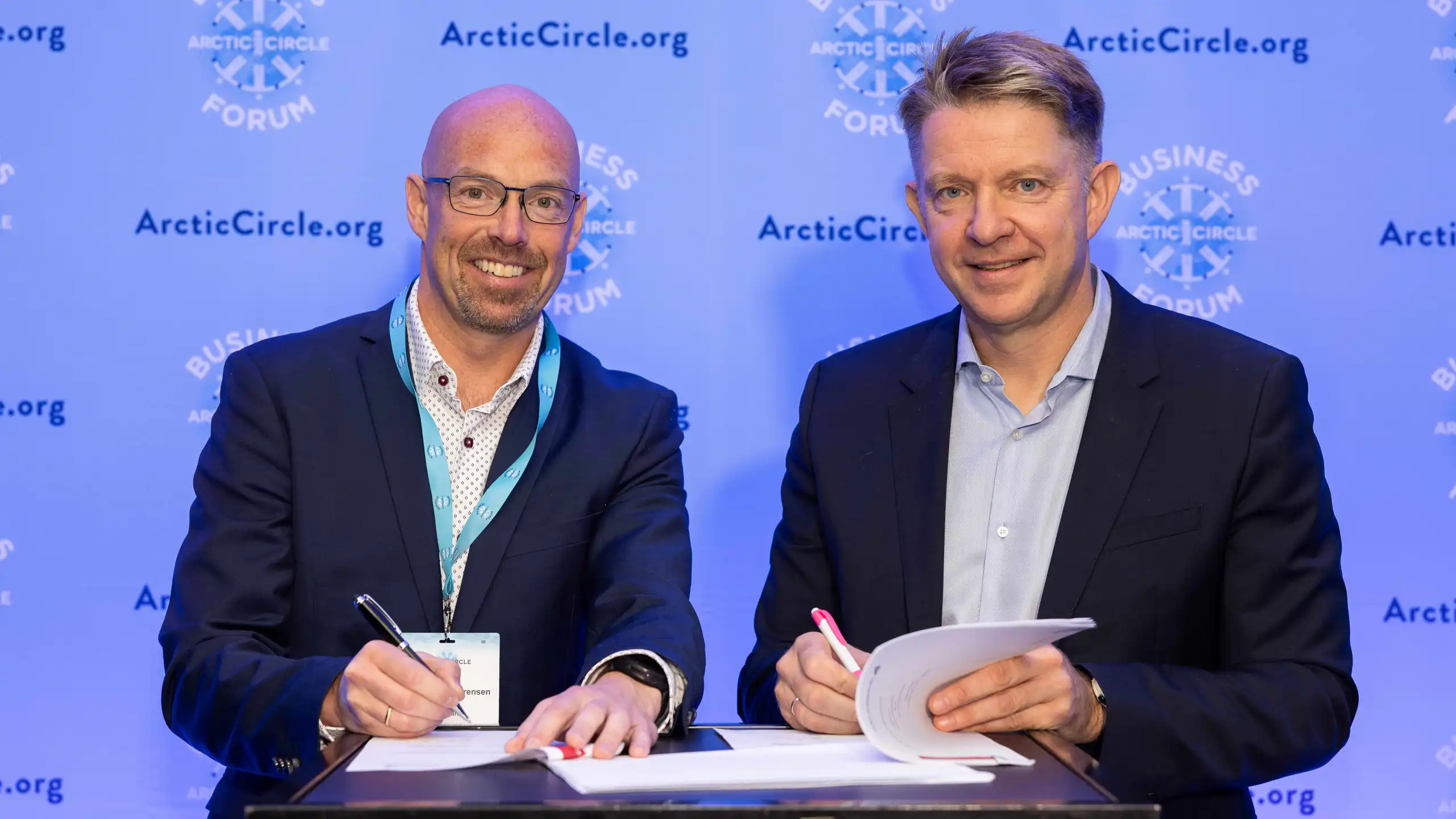 De to administrerende direktører for Icelandair og Air Greenland er glade for at de nu er lykkedes at indgå en formel aftale.